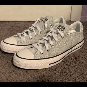 NEVER WORN! Women’s converse size 9 !